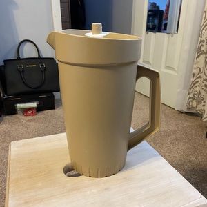 Tupperware 1/2 gallon pitcher